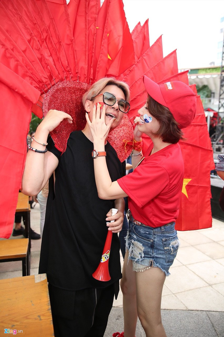 Dam Vinh Hung, Nguyen Vu bat khoc khi Quang Hai ghi ban thang hinh anh 4