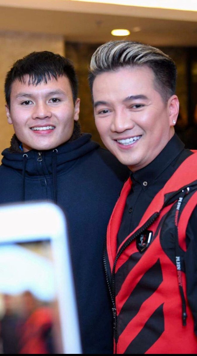 U23 Viet Nam the hien giong hat cung ca si Viet tai My Dinh hinh anh 2