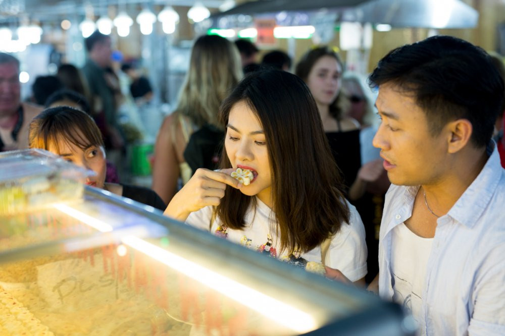 04 VAN TRANG - QUY BINH DAO MOT VONG CHO DEM PHU QUOC THUONG THUC AM THUC & HAI SAN (3) 3