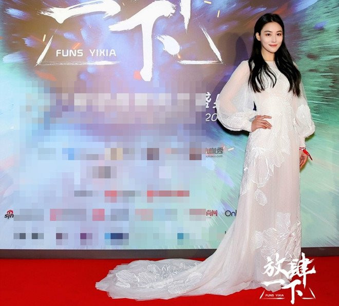 Tai tu 'Hoan Chau cach cach' mac quan tat lo phu nu du tham do hinh anh 4