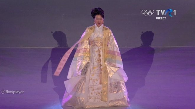 Nu danh ca Han Quoc gay an tuong khi the hien ca khuc chu de Oympic hinh anh 1