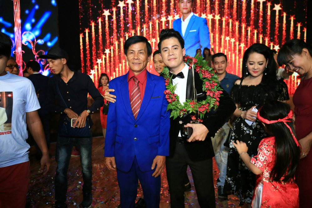 7. Manh Nguyen va cha Manh Thuong 7