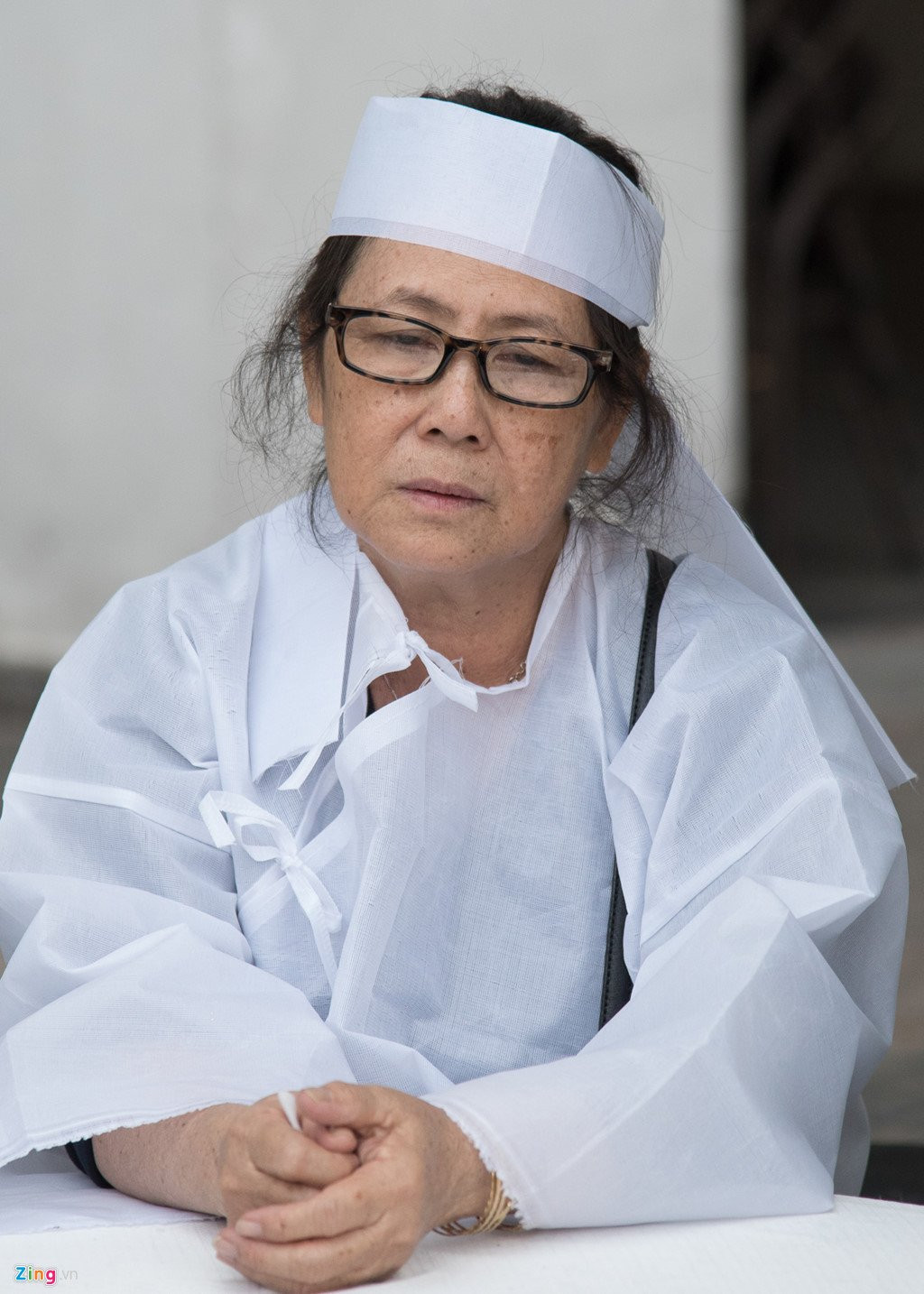 Quyen Linh, Phuong Thanh vieng dien vien Nguyen Hau vao ngay 29 Tet hinh anh 2