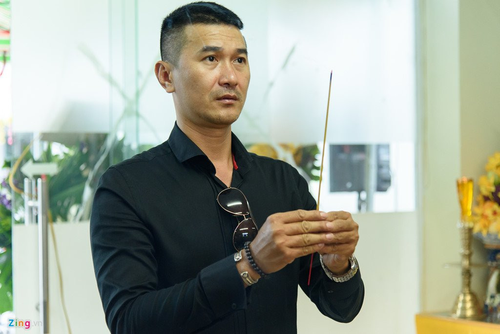 Quyen Linh, Phuong Thanh vieng dien vien Nguyen Hau vao ngay 29 Tet hinh anh 7