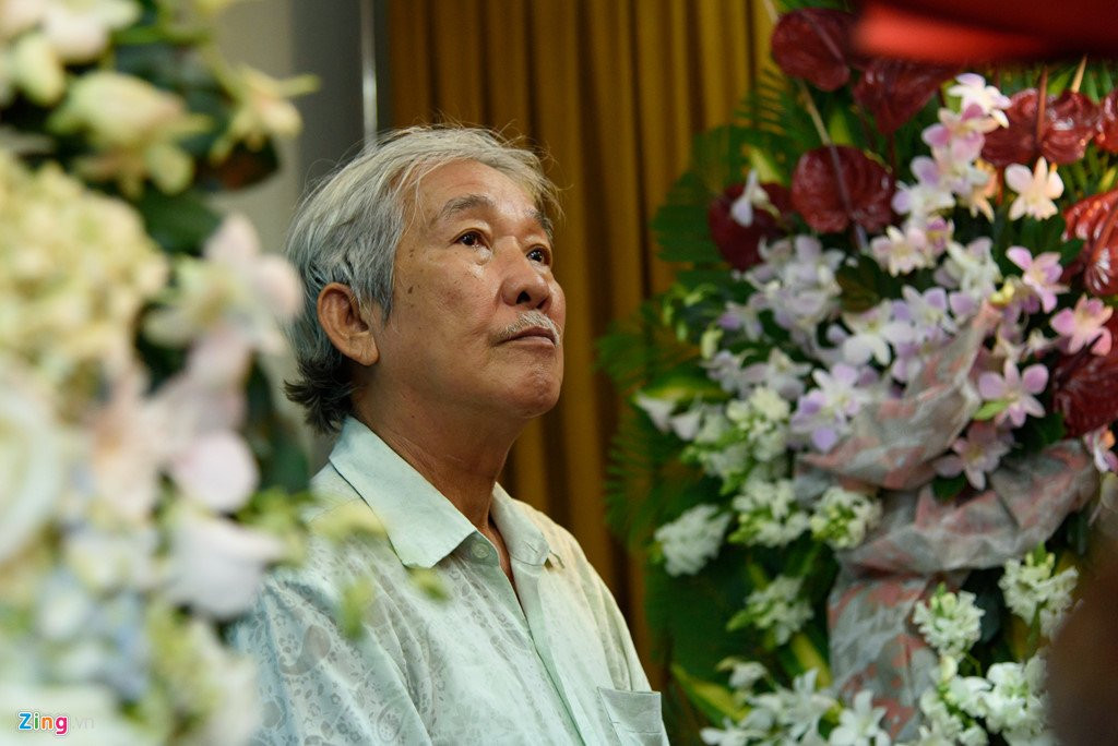 Quyen Linh, Phuong Thanh vieng dien vien Nguyen Hau vao ngay 29 Tet hinh anh 9