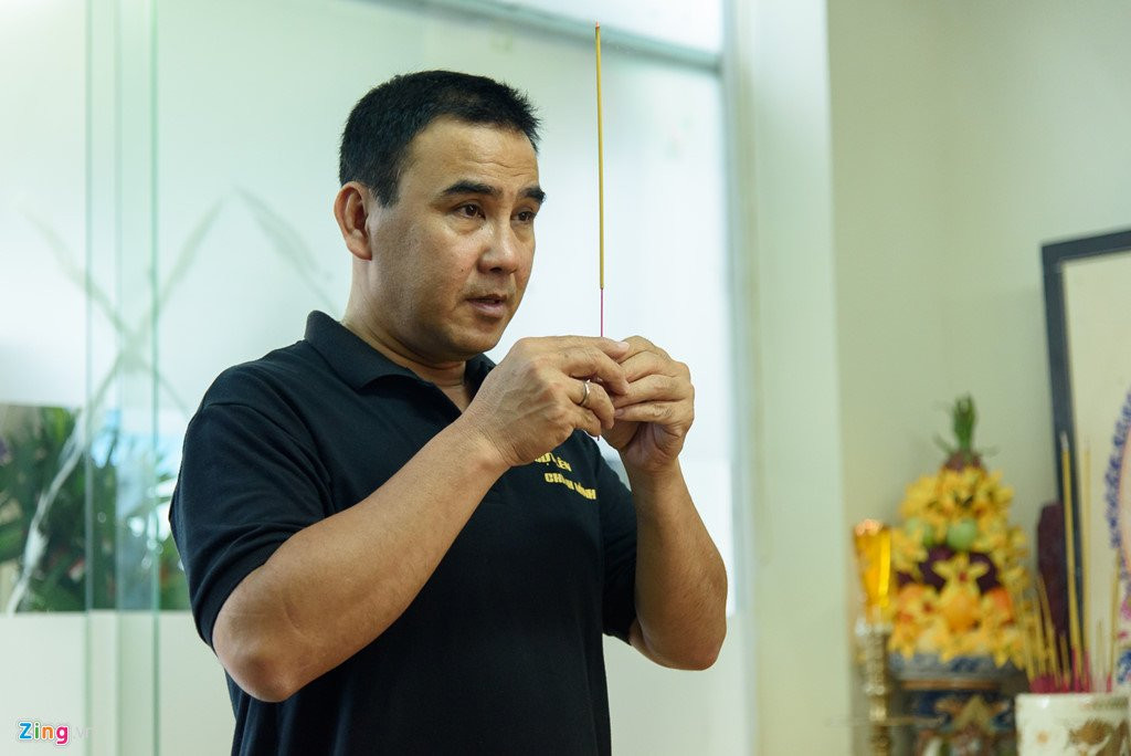 Quyen Linh, Phuong Thanh vieng dien vien Nguyen Hau vao ngay 29 Tet hinh anh 4