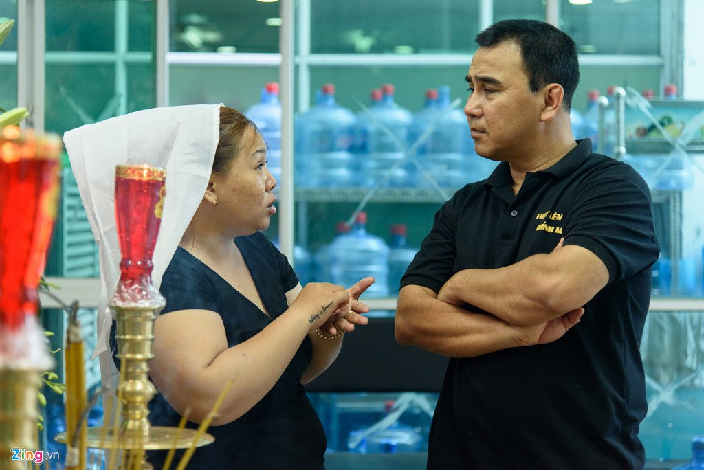 Quyen Linh, Phuong Thanh vieng dien vien Nguyen Hau vao ngay 29 Tet hinh anh 5