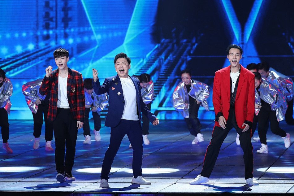 Man song ca dac biet cua 2 ngoi sao vo thuat Ngo Kinh va Thanh Long hinh anh 8