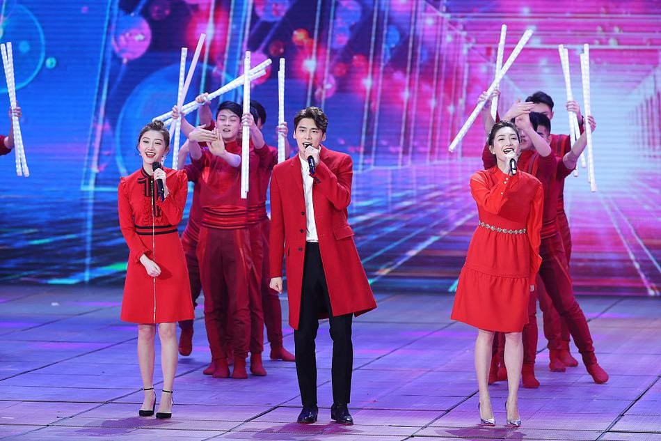 Man song ca dac biet cua 2 ngoi sao vo thuat Ngo Kinh va Thanh Long hinh anh 7