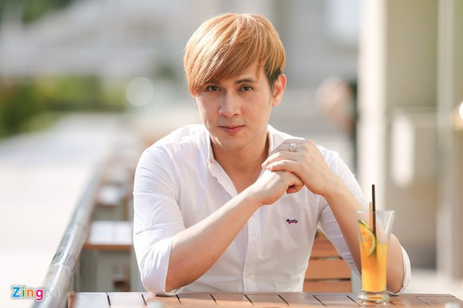 Ca si Nguyen Vu ke tung bi ong bau noi tieng Sai Gon ga gam song chung hinh anh 2