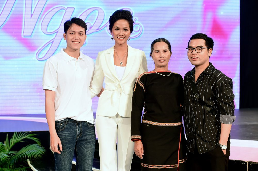 Gia dinh h hen nie 3