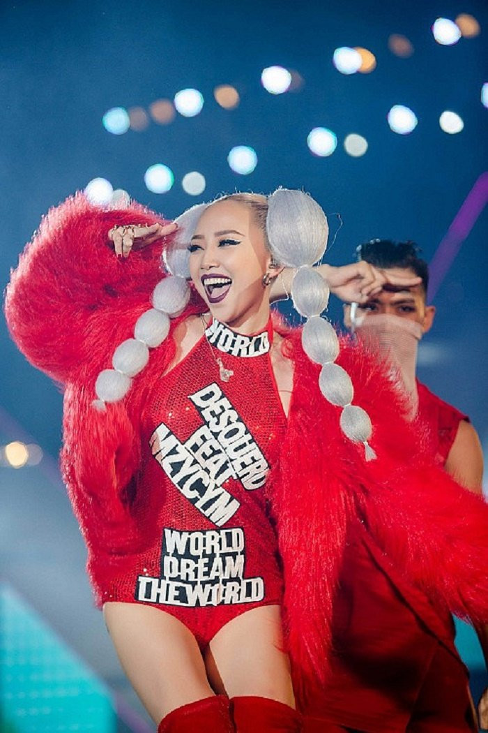 toc-tien-hoa-thuy-thu-mat-trangdo-sac-cung-dan-mau-viet-3678c5 8