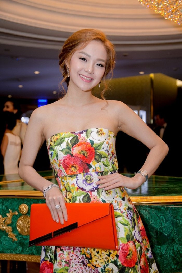 20150321-minh-hang-hoang-thuy-linh-do-sac-tren-tham-do-1