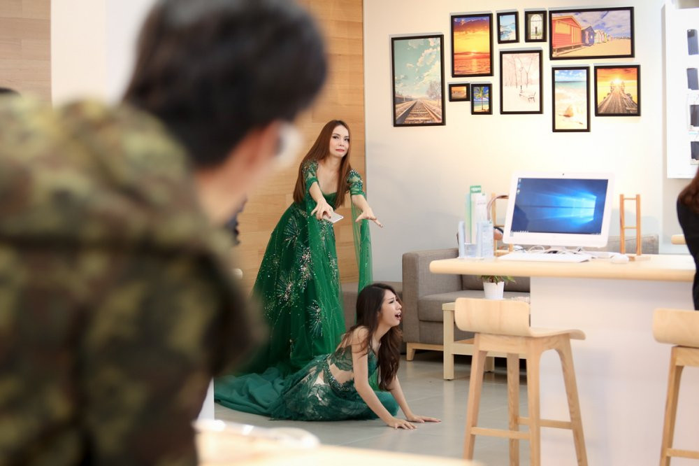 04 KHANH MY (YEN TRANG) VUONG PHAI TIN DON XO NGA DAN EM NHU Y (KHONG TU QUYNH) TAI SU KIEN (1) 5