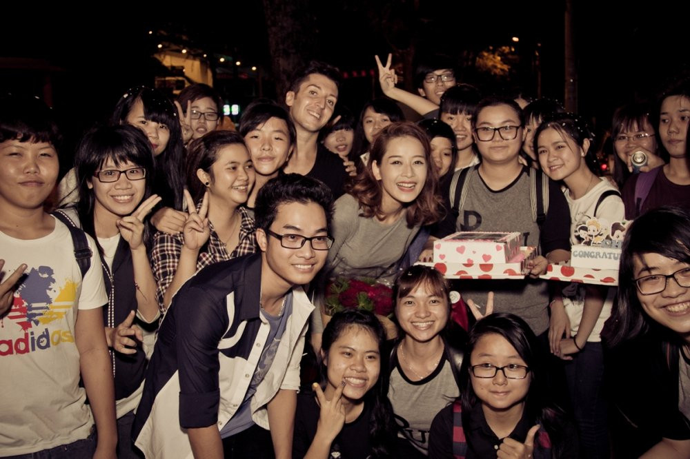 Chi-Pu-voi-fans-10-c7ef7 3