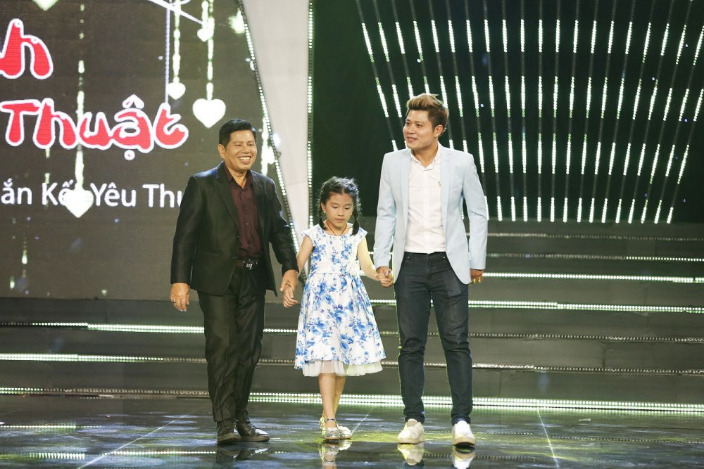 4. Gia dinh nhac si Nguyen Van Chung - con gai va cha 3