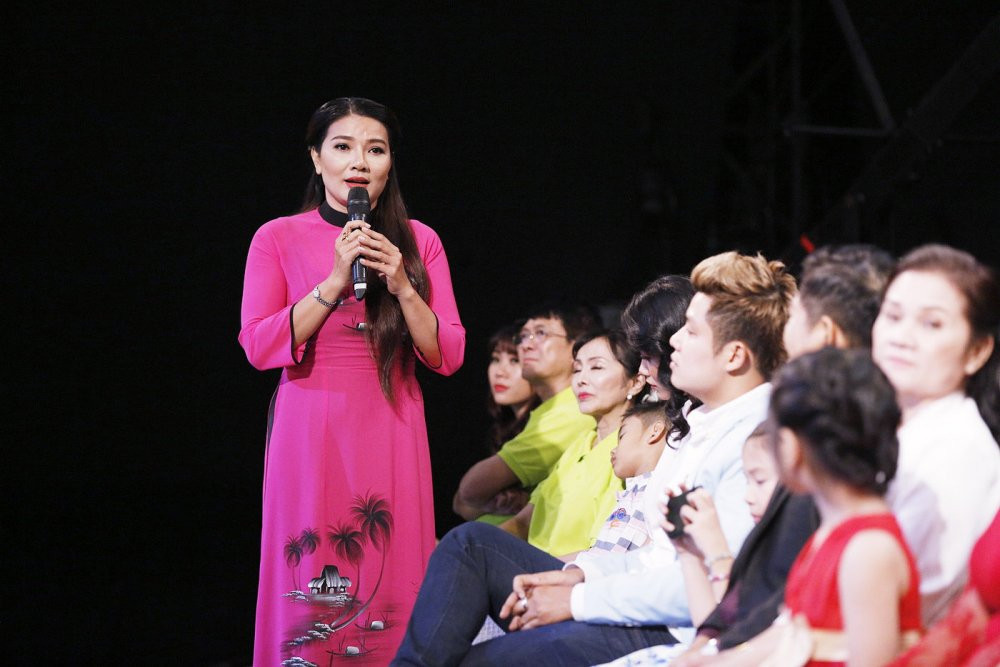 5. Dien vien Kieu Trinh tra loi bao chi (1) 5