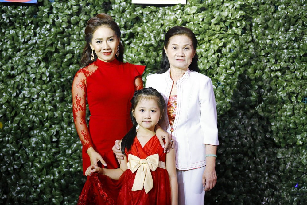 6. Gia dinh nghe si Thy Nhung (1) 5