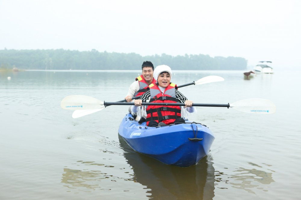 05 KIEU MINH TUAN & CAT PHUONG CHEO THUYEN KAYAK TAI HO DAI LAI (3) 3