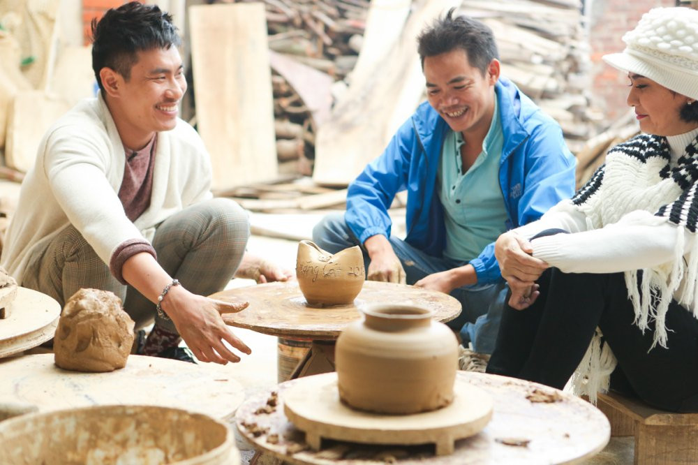 09 KIEU MINH TUAN HOA NGHE NHAN GOM, LAM QUA TANG CAT PHUONG (3) 10