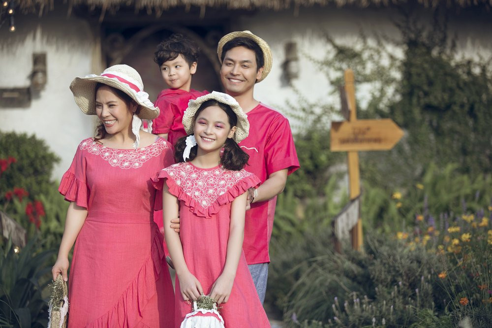 Gia dinh Phan Anh xuat hien trong trang phuc cua Tay Clothing - Photo by Kieng Can Team (7) 3