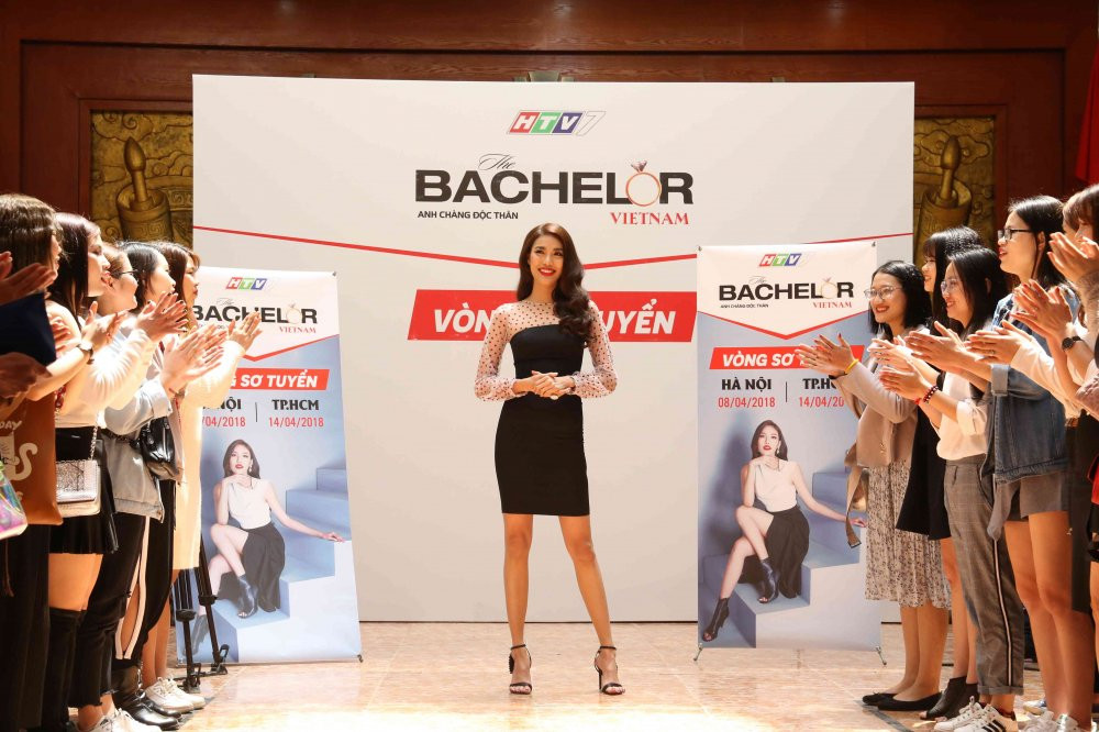 Giam khao Lan Khue tai buoi casting