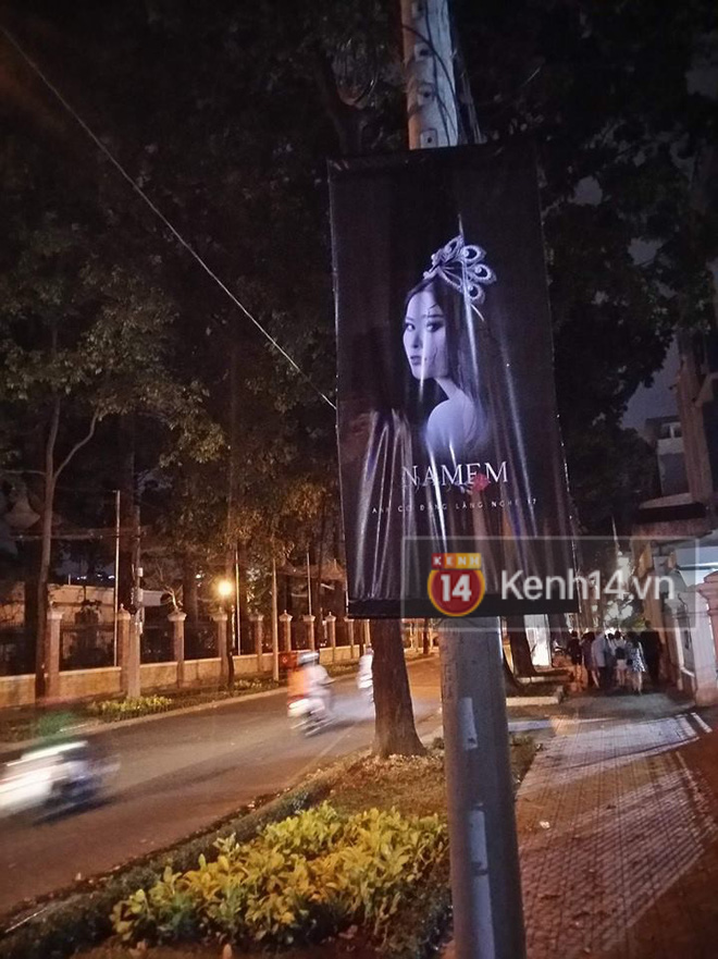 Khu vực xung quanh quán ăn của Trường Giang xuất hiện poster quảng bá MV của Nam Em - Ảnh 2.