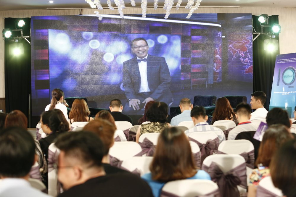 MC Lai Van Sam giao luu cung khan gia tai HCM 2