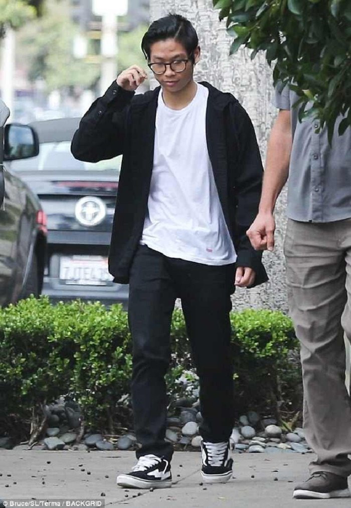 4c287d5b00000578-5722637-image-m-781526178590655-1526222604375244585161-0218565 8