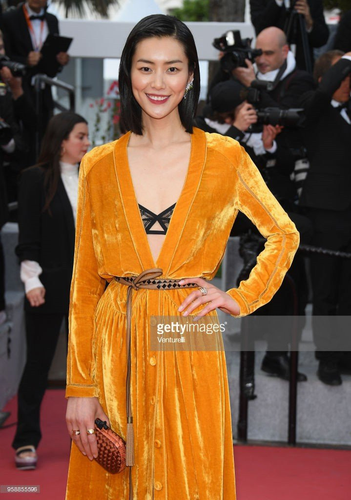 Thảm đỏ Cannes: Sao vô danh cosplay Michael Jackson, Jessica Jung ngốt ngát bên dàn siêu mẫu hạng A hở bạo - Ảnh 18.