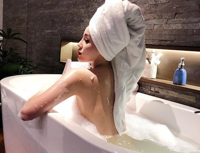 Ky Duyen mai miet khoe than: Hoa hau ca tinh hay thich gay soc? hinh anh 3