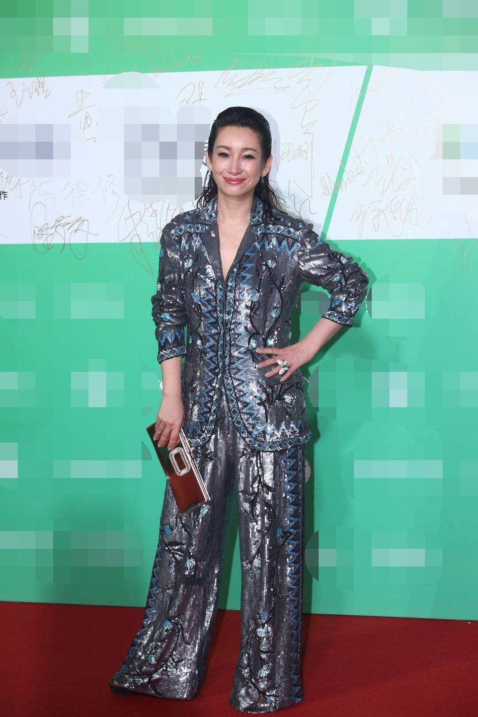 Chạy sô 2 thảm đỏ trong 1 tối, Angela Baby biến từ mỹ nhân sexy đến nàng công chúa thanh tú - Ảnh 16.