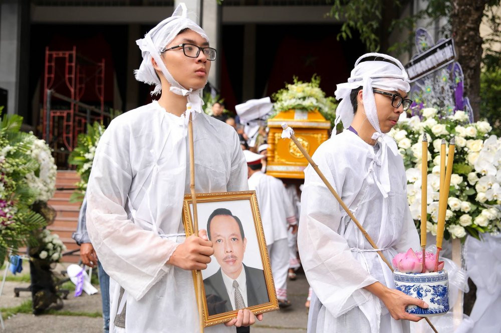 37987976_1648206735290733_115819320759549952_n 11