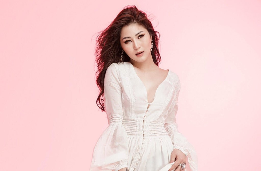 Huong Tram bi loai khoi ghe giam khao: 'Toi soc va sup do tam ly' hinh anh 3