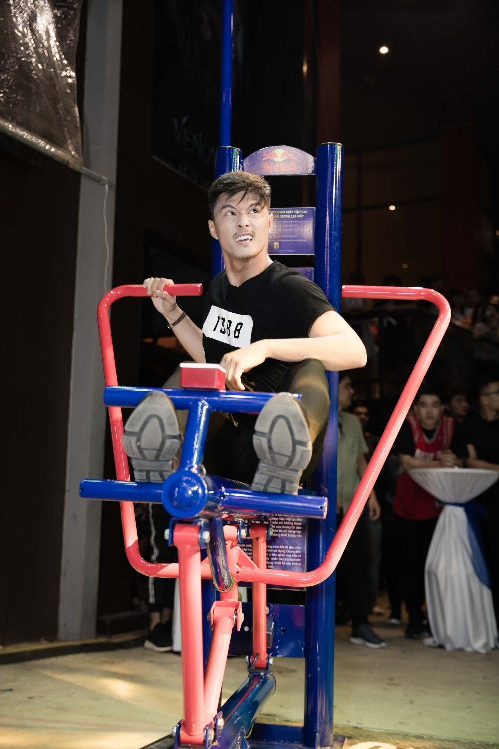 Lam Vinh Hai vuot qua thu thach cua Red Bull 4