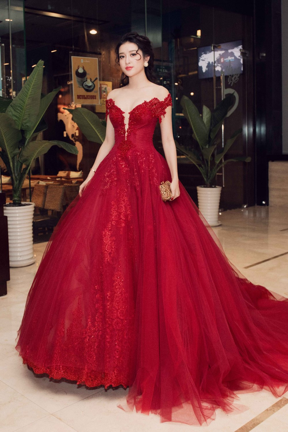 a-hau-huyen-my-lan-at-nhan-sac-mai-phuong-thuy-ennifer-pham 3