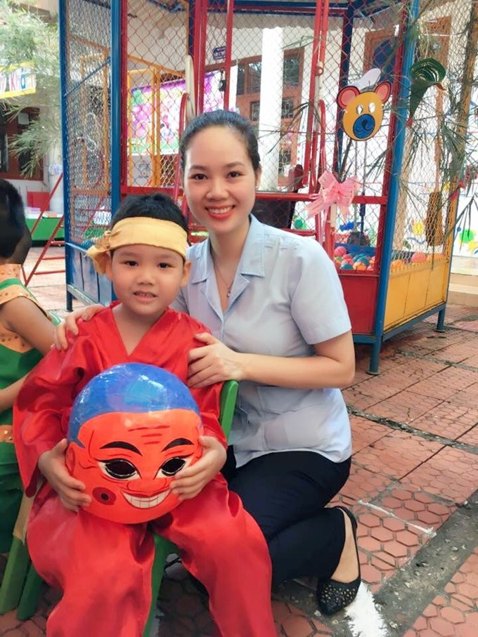 Hai cậu nhóc là tài sản vô giá với Hoa hậu Mai Phương. Hai vợ chồng chị luôn cố gắng làm bạn với các con, dạy con biết hiếu thảo, lễ phép và tính tự lập trong cuộc sống.