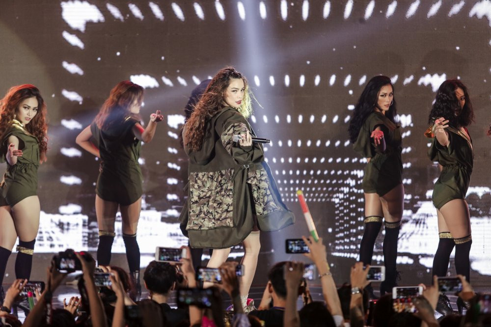 26 HO NGOC HA & DEBUT STAGE 'EM MUON ANH DUA EM VE' (12) 11