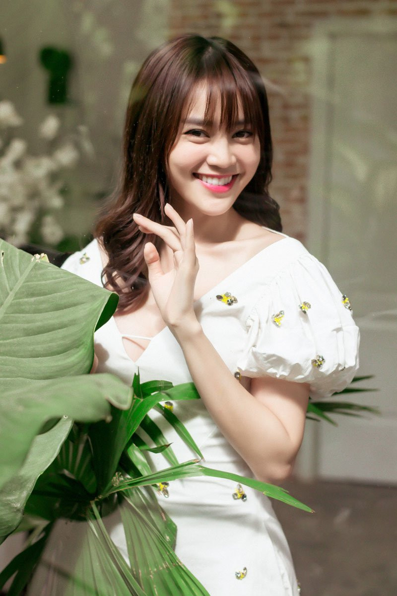 ninh-duong-lan-ngoc-khoe-body-nong-bong-trong-teaser-mv-moi-d41c6ea8