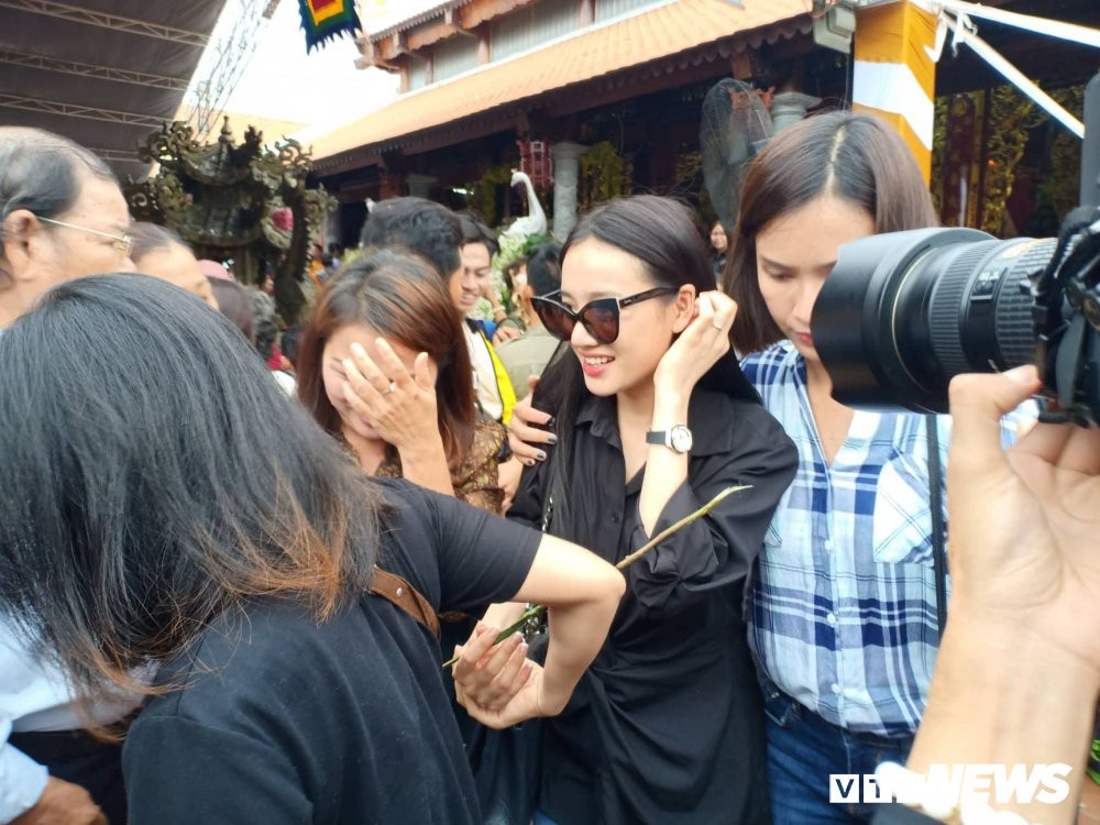 le gio to san khau tai den tho cua hoai linh (9) 9