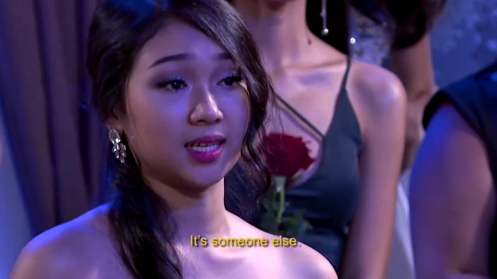 2 co gai to tinh voi nhau trong anh chang doc than (1)