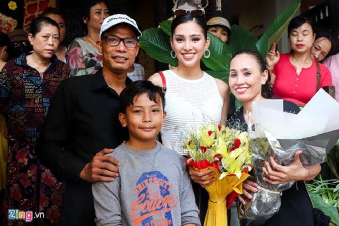 gia dinh hoa hau tieu vy (3) 7