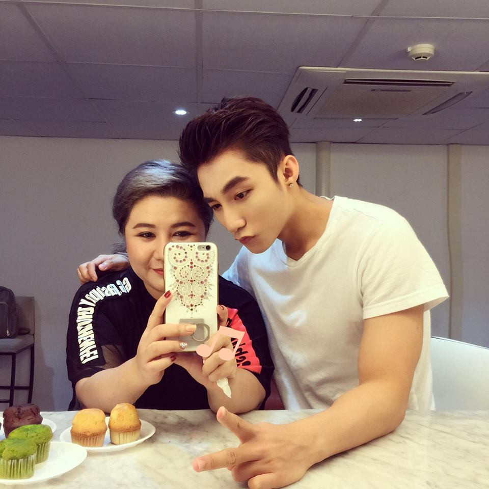 son tung mtp bi chi trich