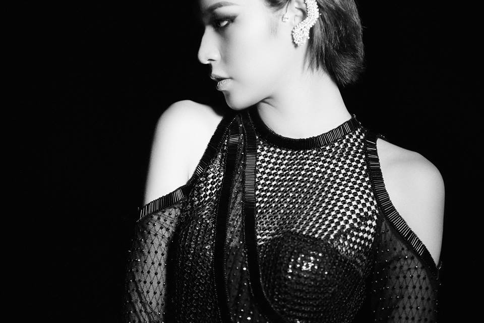 phi phuong anh khoe dang nong bong (1)