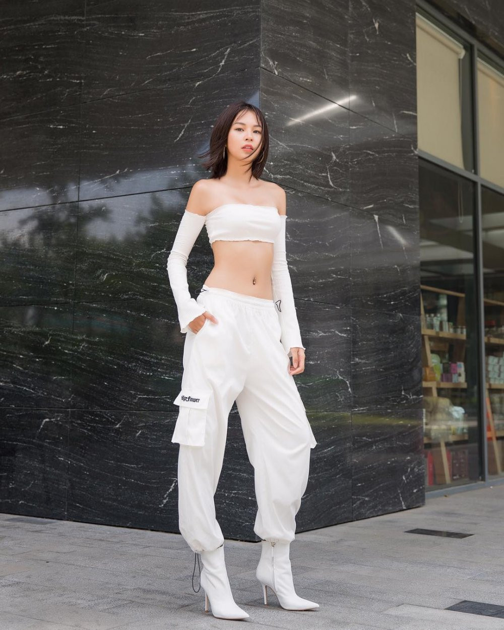 phi phuong anh khoe dang nong bong (7)