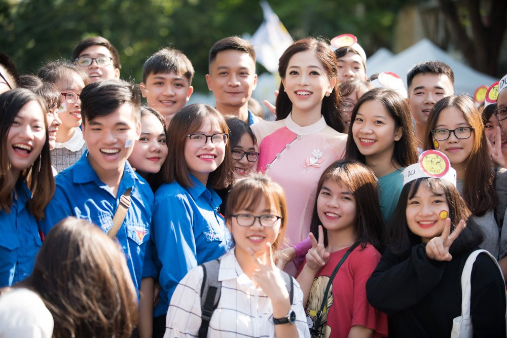 a hau phuong nga ve tham truong cu (5) 5