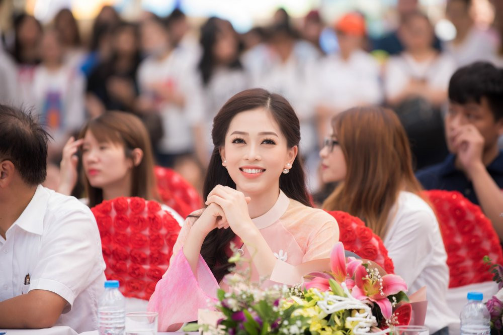 a hau phuong nga ve tham truong cu (8) 7