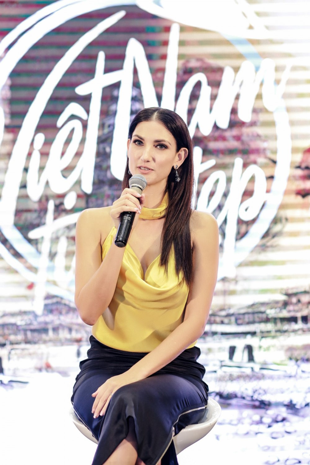 cindy bishop do sac ho ngoc ha (1)