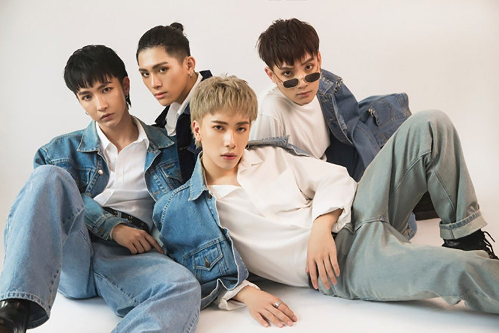 nhom BTS va monstar (2)