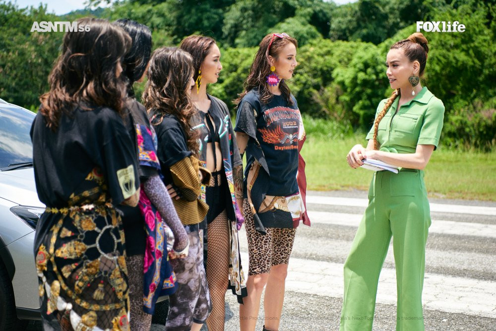 ho ngoc ha lam giam khao asia next top model (3) 3